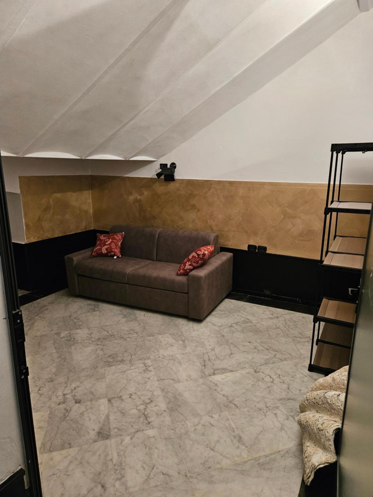 Отель Casa Regis - Free Parking Генуя Экстерьер фото