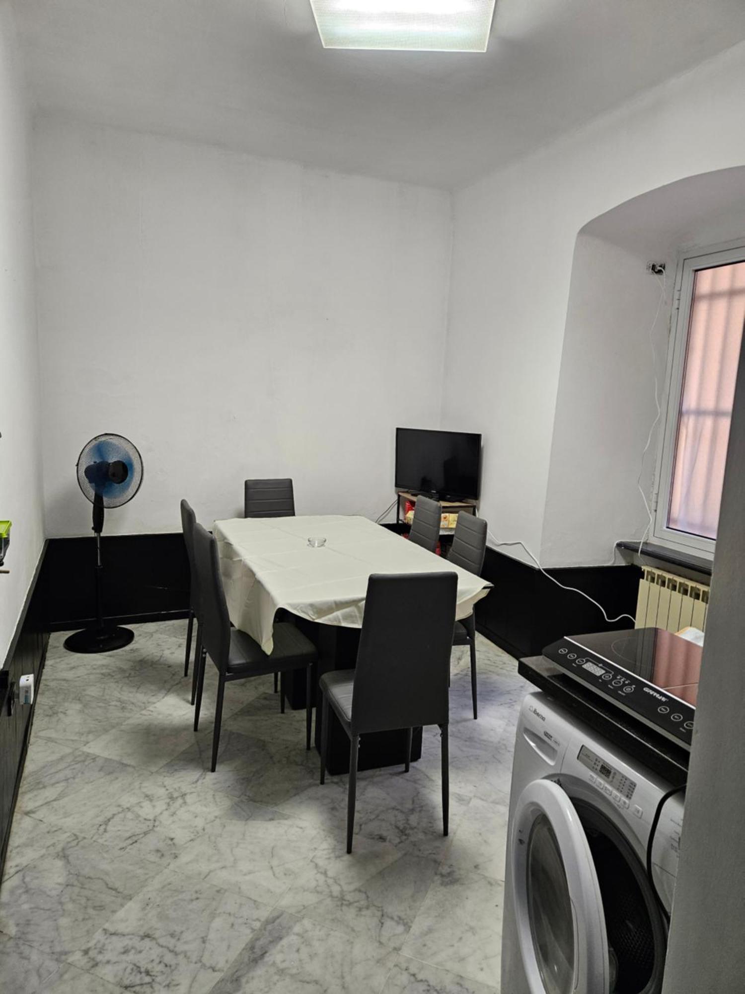 Отель Casa Regis - Free Parking Генуя Экстерьер фото