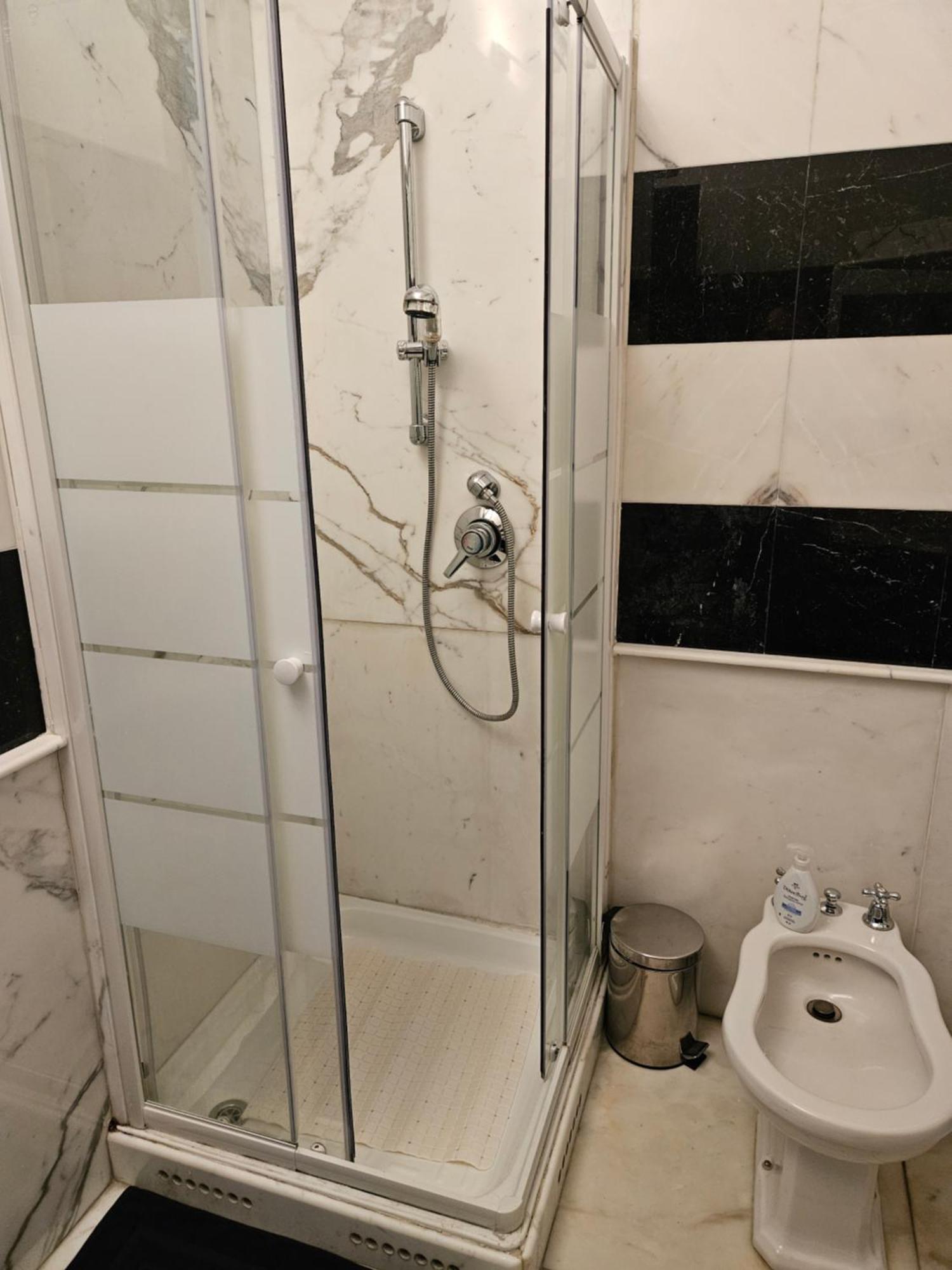 Отель Casa Regis - Free Parking Генуя Экстерьер фото