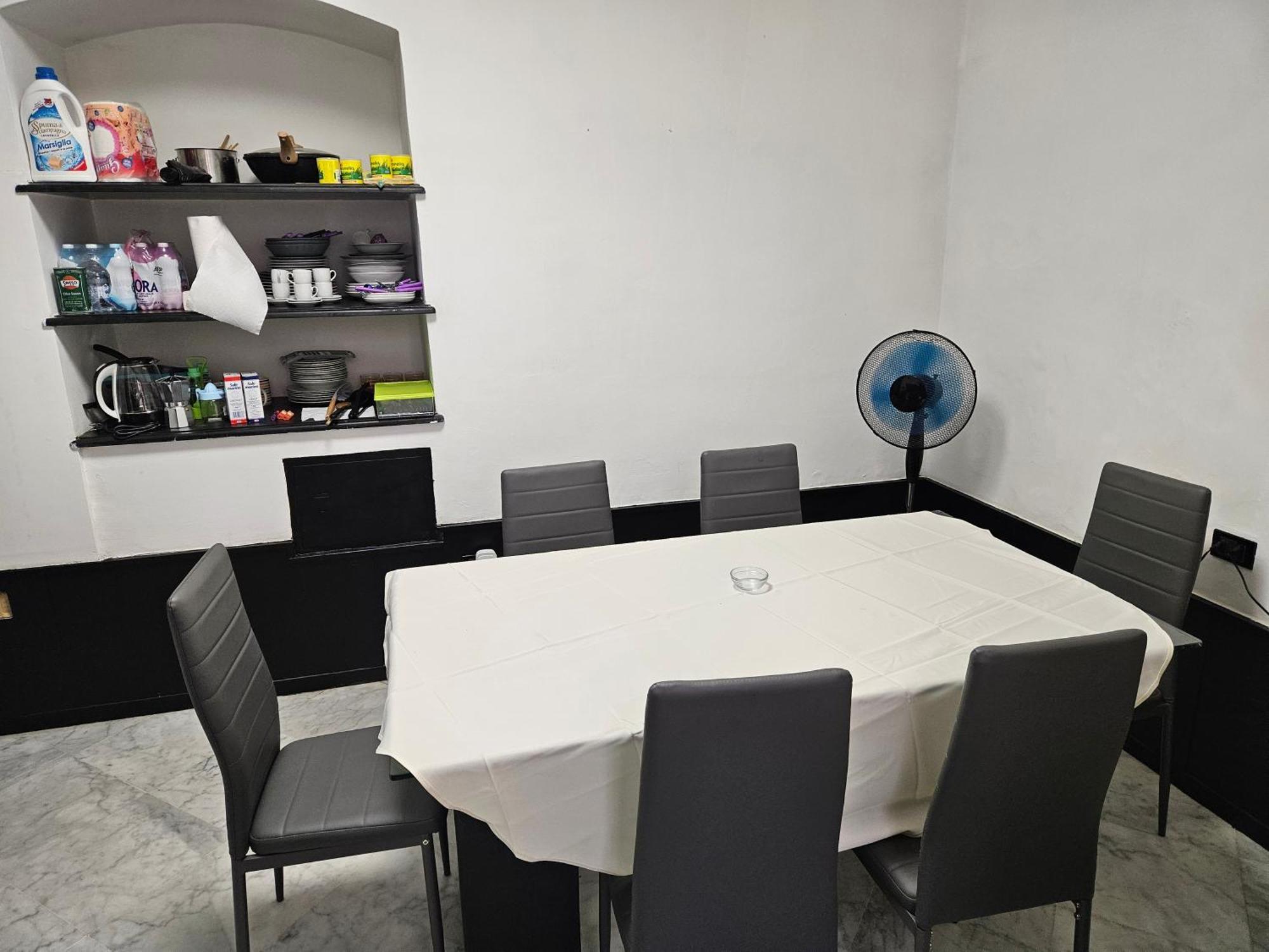 Отель Casa Regis - Free Parking Генуя Экстерьер фото